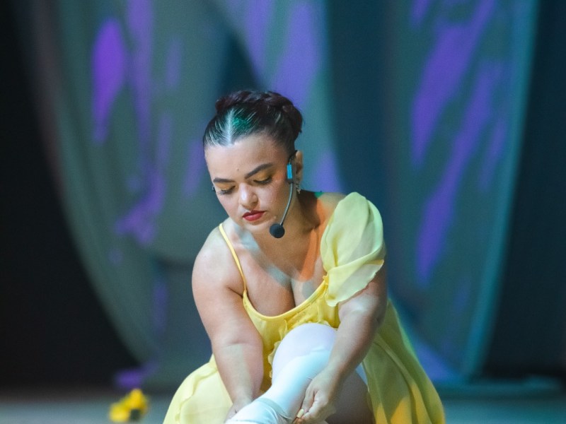 A Grandeza do Olhar: Michelly Matos Celebra 10 Anos de Ativismo com Exposição sobre Nanismo em&nbsp;Goiânia